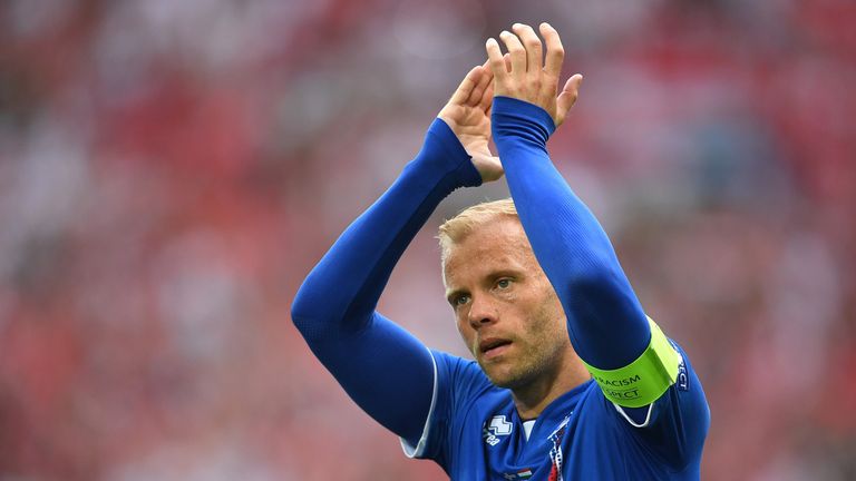 MARSEILLE, FRANCE - JUNE 18: Eidur Gudjohnsen of Iceland applauds supporters during the UEFA EURO 2016 Group F match between Iceland and Hungary at Stade V