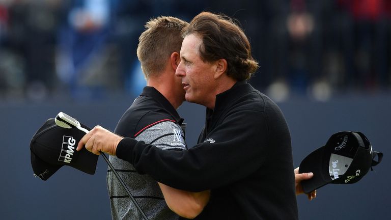 Winner Sweden's Henrik Stenson (L) is congratulated by runner-up, US golfer Phil Mickelson on the 18th green after shooting 63 in his final round to win th