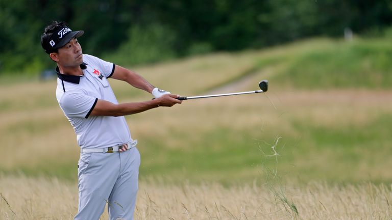 HARTFORD, WI - JUNE 16:  Kevin Na of the United States plays his shot on the fourth hole during the second round of the 2017 U.S. Open at Erin Hills on Jun