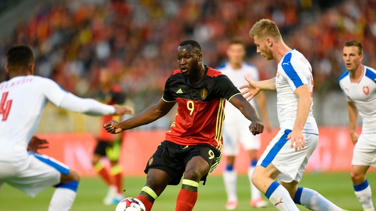 Lukaku battles for the ball in Monday night's friendly with the Czech Republic