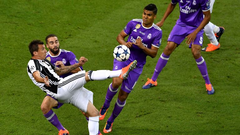 Juventus' Croatian striker Mario Mandzukic (1st-L) scores a goal during the UEFA Champions League final football match between Juventus and Real Madrid at 