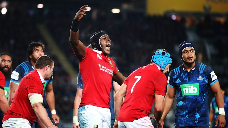 AUCKLAND, NEW ZEALAND - JUNE 07:  Maro Itoje of the Lions calls the lineout during the match between the Auckland Blues and the British & Irish Lions at Ed