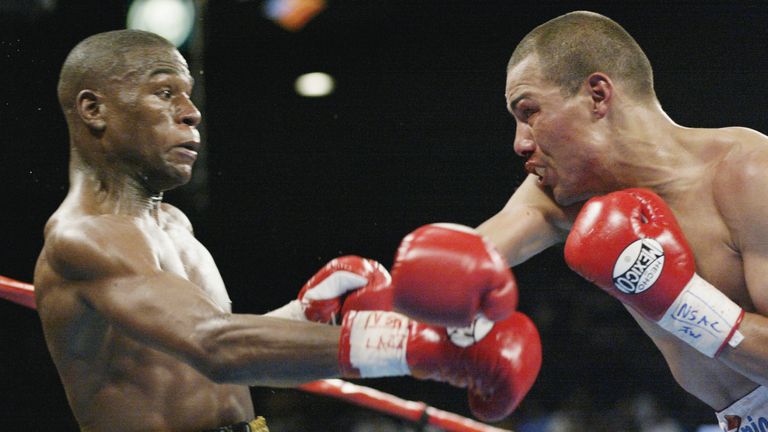 20 Apr 2002 : Jose Luis Castillo (R) throws punches at Floyd Mayweather during the WBC Lightweight Championship at the MGM Grand Garden Arena in Las Vegas,
