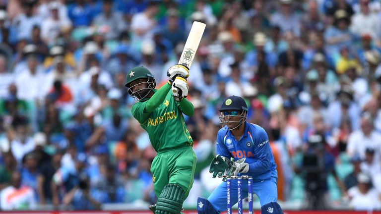 Hafeez picked up the mantle from the openers to take Pakistan's total beyond 300