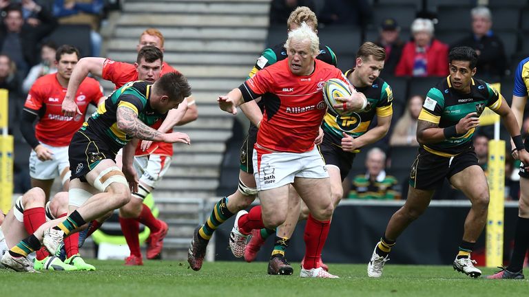 MILTON KEYNES, ENGLAND - APRIL 16:  Petrus Du Plessis of Saracens moves forward with the ball during the Aviva Premiership match between Northampton Saints