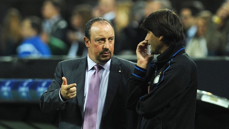 MILAN, ITALY - SEPTEMBER 29:  FC Internazionale Milano head coach Rafael Benitez (L) speaks with Mauricio Andres Pellegrino