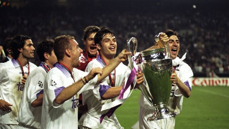 20 May 1998:  Real Madrid celebrate with the trophy after the Champions League final against Juventus at the Amsterdam Arena in Holland