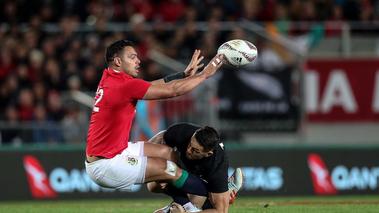 Ben Te'o tackled by Sonny Bill Williams
