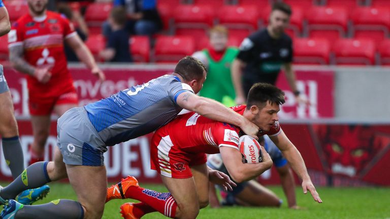  Salford Red Devils v Wakefield Trinity - AJ Bell Stadium, Salford, England - Salford's Niall Evalds scores a try.