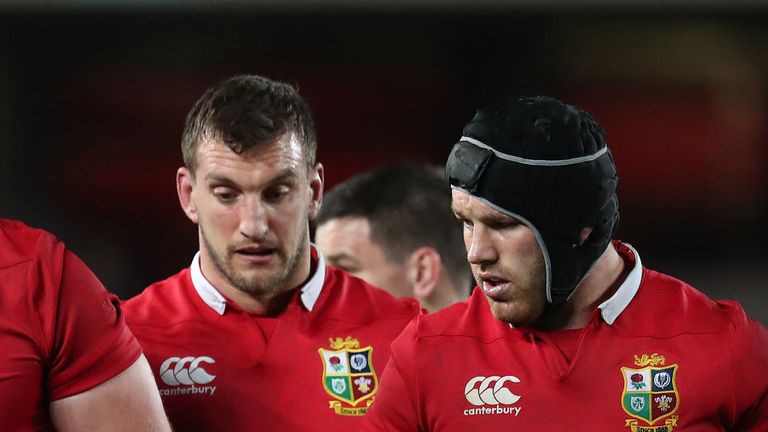  Sam Warburton (L) and Sean O'Brien are crucial for the Lions cause, says Scott Quinnel