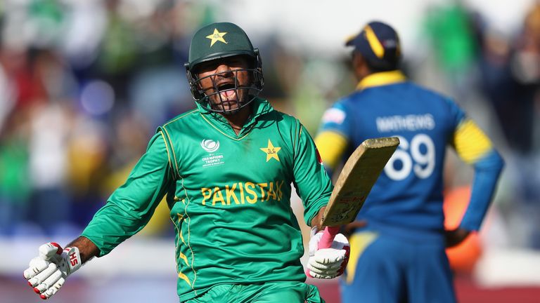 CARDIFF, WALES - JUNE 12:  Sarfraz Ahmed of Pakistan celebrates hitting the winning runs and victory by 3 wickets during the ICC Champions Trophy match bet
