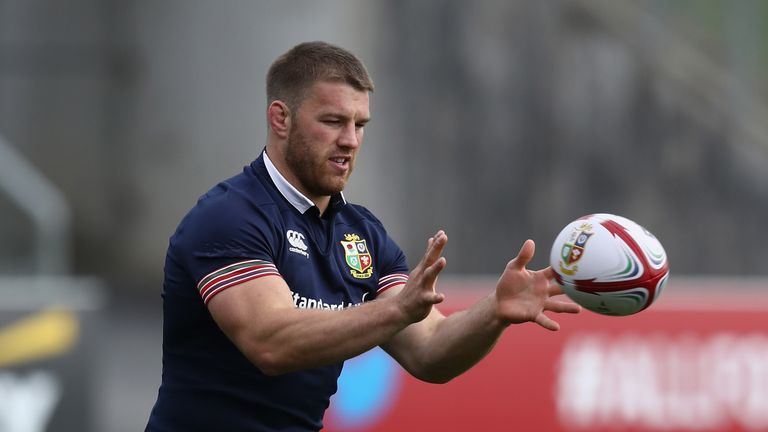 AUCKLAND, NEW ZEALAND - JUNE 01:  Sean O'Brien catches the ball during the British & Irish Lions training session held at the QBE Stadium on June 1, 2017 i