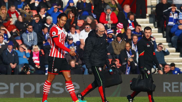 SOUTHAMPTON, ENGLAND - JANUARY 22:  An injured Virgil van Dijk of Southampton leaves the ptich during the Premier League match between Southampton and Leic