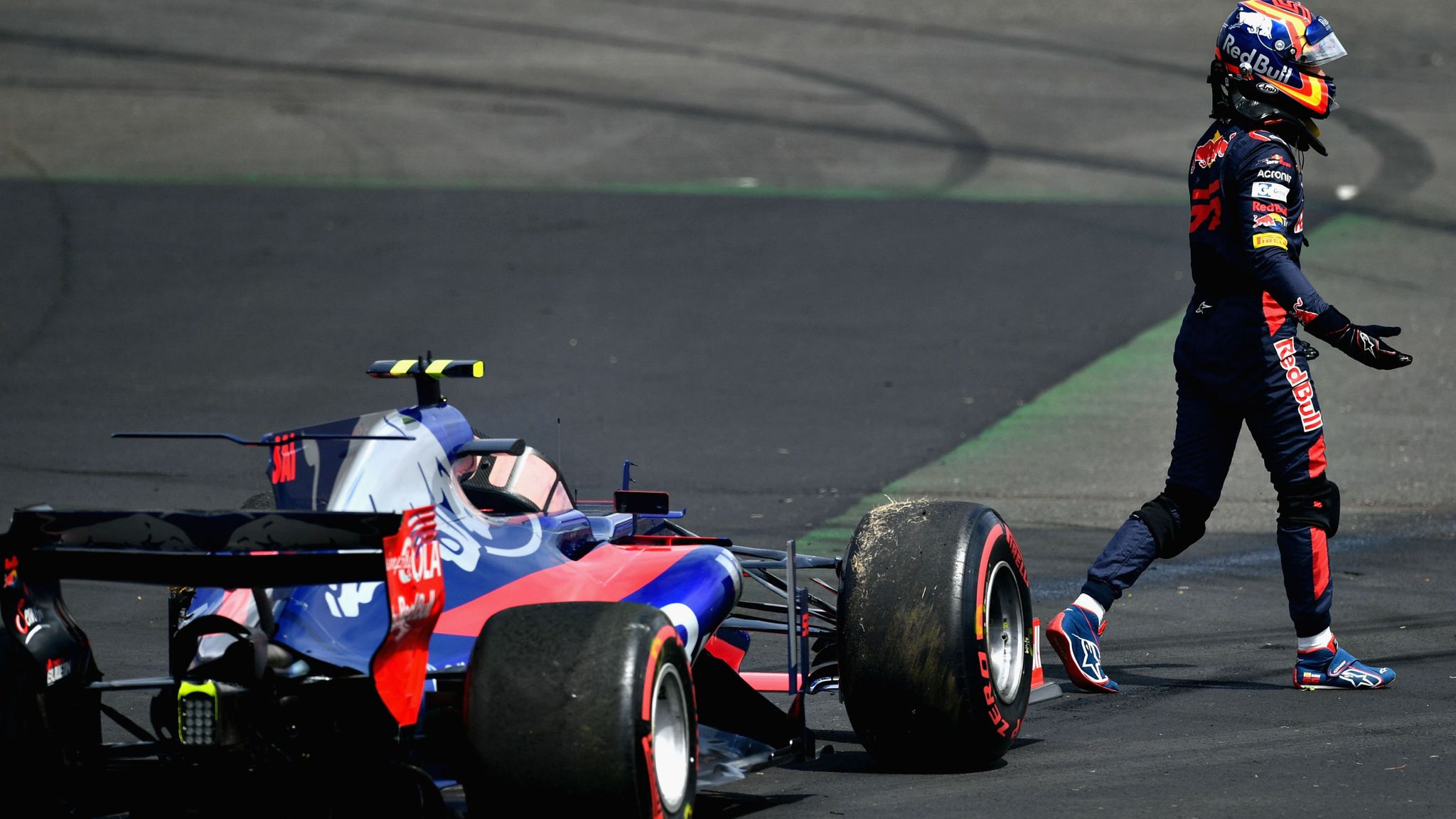 Daniil Kvyat Three Points Away From F1 Race Ban After Carlos Sainz Clash F1 News Sky Sports