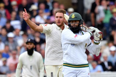 Stuart Broad dismisses Hashim Amla at Trent Bridge