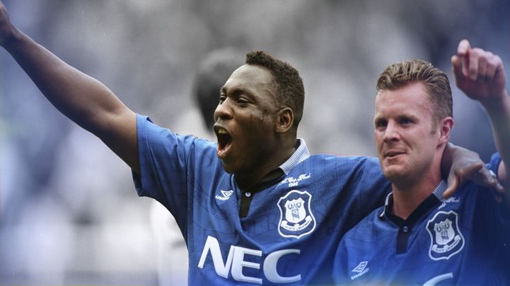 Daniel Amokachi and Graham Stuart celebrate Everton's 1995 FA Cup final victory