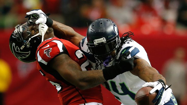 ATLANTA, GA - NOVEMBER 10:  Marshawn Lynch #24 of the Seattle Seahawks stiff arms William Moore #25 of the Atlanta Falcons at Georgia Dome on November 10, 