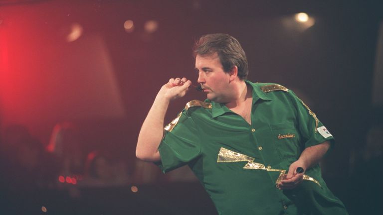 27 DEC 1995: PHIL TAYLOR OF ENGLAND WINS HIS GAME TODAY  AGAINST CLIFF LAZARENKO IN THE WORLD DARTS CHAMPIONSHP IN PURFLEET Mandatory Credit: Allsport UK/A