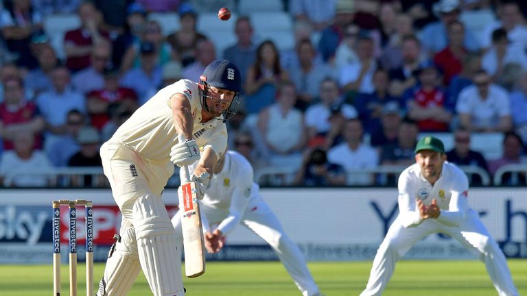 England's Alastair Cook (L) survives an appeal for lbw from South Africa's Vernon Philander during play on the third day of the second Test 