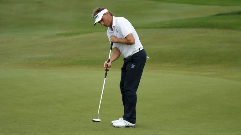 Bernhard Langer putting