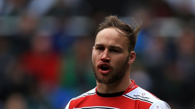 READING, ENGLAND - MARCH 20:  Bill Meakes of Gloucester gives instructions during the Aviva Premiership match between London Irish and Gloucester Rugby at 