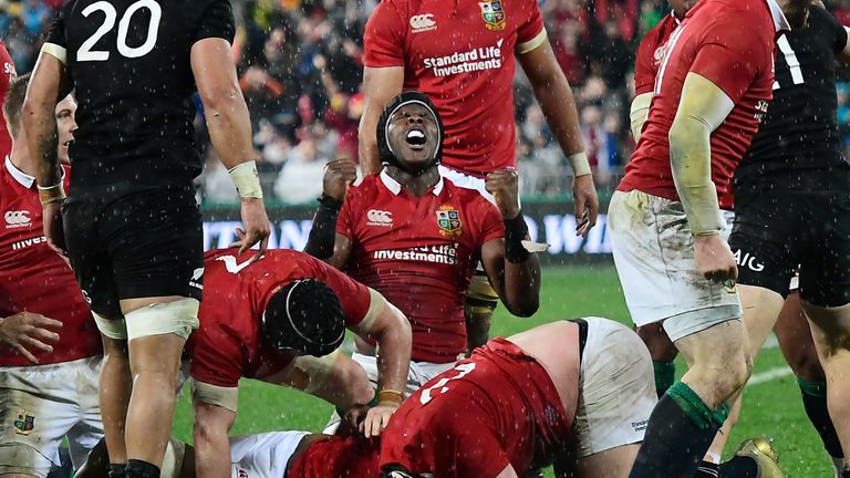 British and Irish Lions' Maro Itoje (C) celebrates winning the second rugby union Test against the New Zealand All Blacks in Wellington on July 1, 2017. / 
