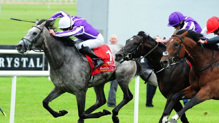 Capri ridden by Seamie Heffernan (left)