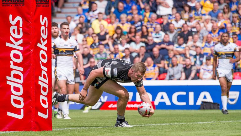 Chris Green crosses for one of Hull's seven tries against Leeds