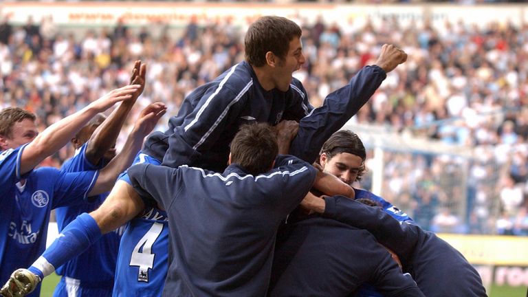 BOLTON, UNITED KINGDOM:  Chelsea go wild after Frank Lampard scores to make it 1-0 against Bolton, giving them the Premiership title, during a Premiership 