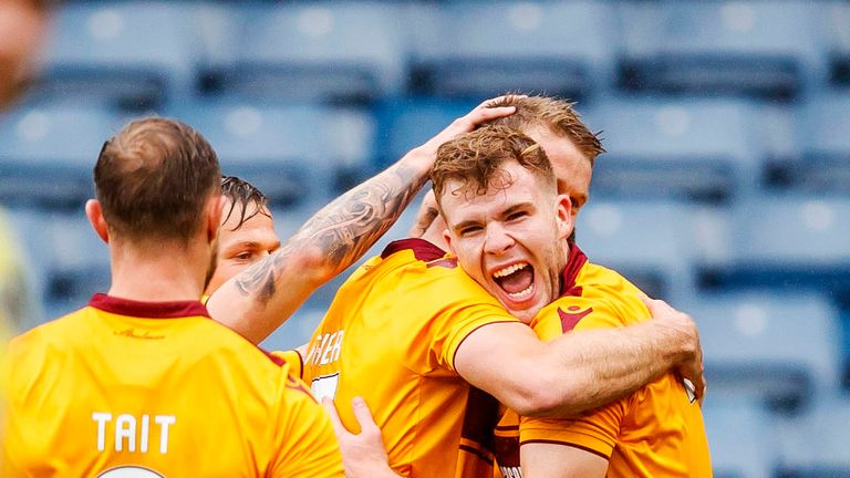 Chris Cadden (right) celebrates with his Motherwell team mates
