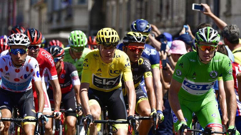 (From L) Italy's Fabio Aru, Christopher Froome Arnaud Demare