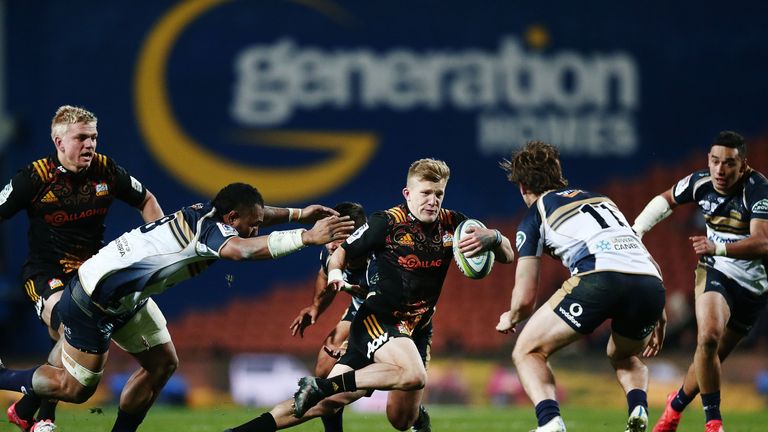 HAMILTON, NEW ZEALAND - JULY 15:  Damian McKenzie of the Chiefs makes a break during the round 17 Super Rugby match between the Chiefs and the Brumbies at 