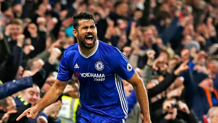 Diego Costa melakukan selebrasi usai mencetak gol ke gawang Stoke City di Stamford Bridge pada 31 Desember 2016