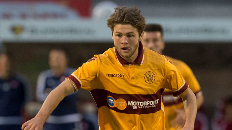 Dom Thomas in action for Motherwell