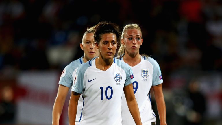 TILBURG, NETHERLANDS - JULY 27:  Fara Williams, Toni Duggan and Laura Bassett of England get ready for a corner during the UEFA Women's Euro 2017 Group D m