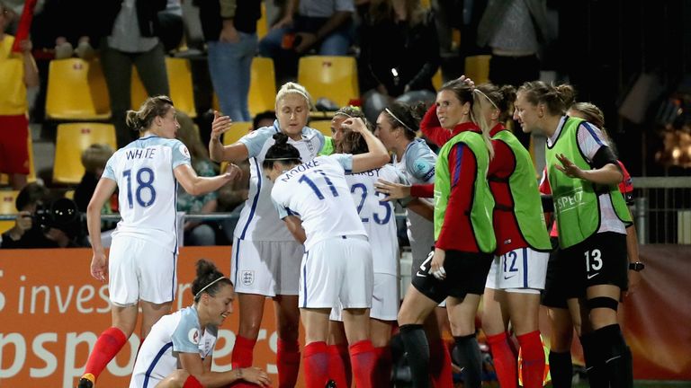 DEVENTER, NETHERLANDS - JULY 30:  Jodie Taylor of England celebrates scoring her sides first goal with her England team mates during the UEFA Women's Euro 