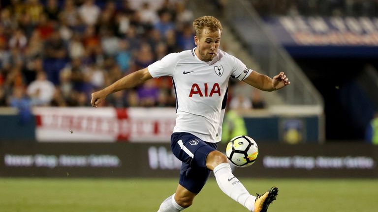 HARRISON, NJ - JULY 25:  Harry Kane #10 of Tottenham Hotspur takes the ball in the first half against Roma during the International Champions Cup on July 2