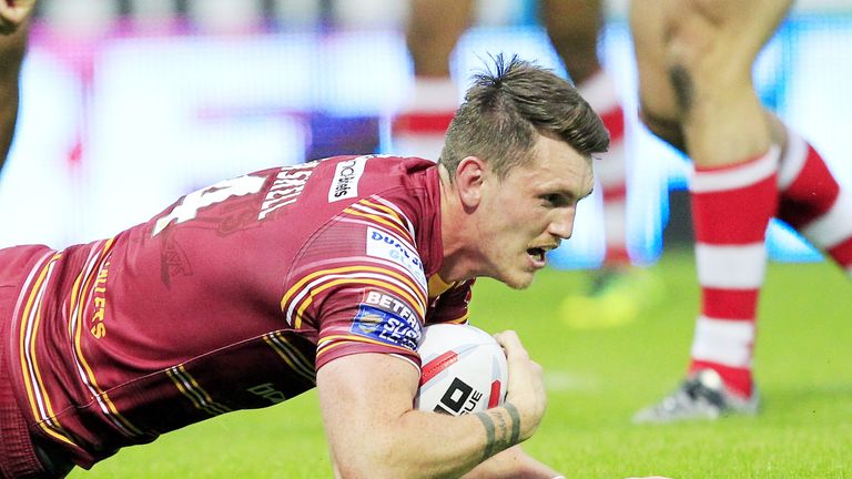 Lee Gaskell grabbed a hat-trick as Huddersfield piled 46 points on Hull at the KCOM 