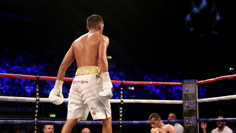 Lee Selby (left) was too good for Jonathan Victor Barros on Saturday nught