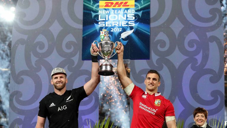 All Blacks' captain Kieran Read and Lions' captain Sam Warburton lift the trophy  after the series finished a draw.
