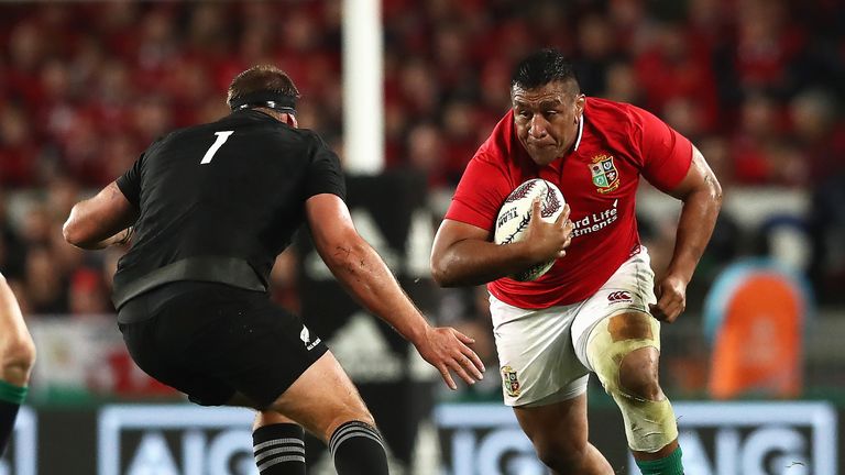 Mako Vunipola takes on Joe Moody during the third test at Eden Park