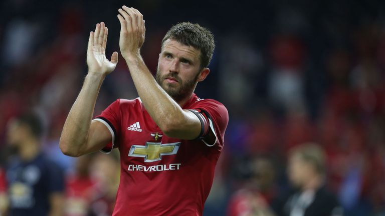 Michael Carrick says Man Utd must target the title 