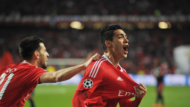 LISBON, PORTUGAL - APRIL 13: Raul Jiménez of SL Benfica celebrates after scoring the first goal against FC Bayern Muenchen during the UEFA Champions leagu
