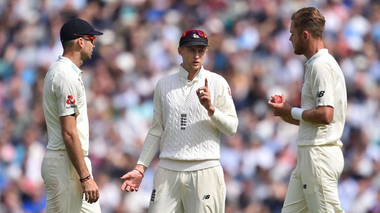 England's captain Joe Root (C) speaks with his bowlers, England's James Anderson (L) and England's Stuart Broad 