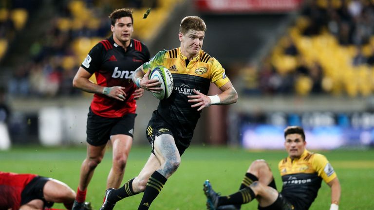 Jordie Barrett breaks clear to score the Hurricanes' first try