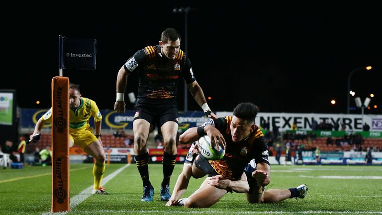 Stephen Donald watches on as Solomon Alaimalo scores the Chiefs' second try