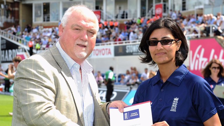 Saba Nasim receives award from former England captain Mike Gatting