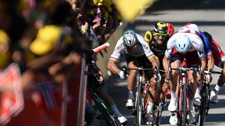 Slovakia's Peter Sagan (2ndL) gives a kick of elbow and Great Britain's Mark Cavendish (L) falls near the finish line at the end of the 207,5 km fourth sta