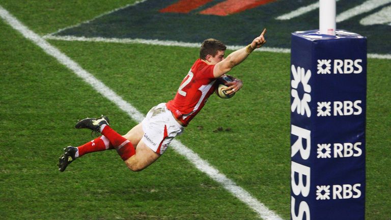 LONDON, ENGLAND - FEBRUARY 25:  Scott Williams of Wales goes over to score his try during the RBS 6 Nations match between England and Wales at Twickenham S