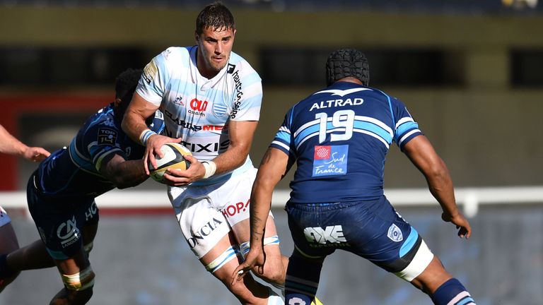 Racing Metro 92 South African lock Gerbrandt Grobler (C) vies with Montpellier's Fijian flanker Akapusi Qera (R) during the French Top 14 Rugby union match